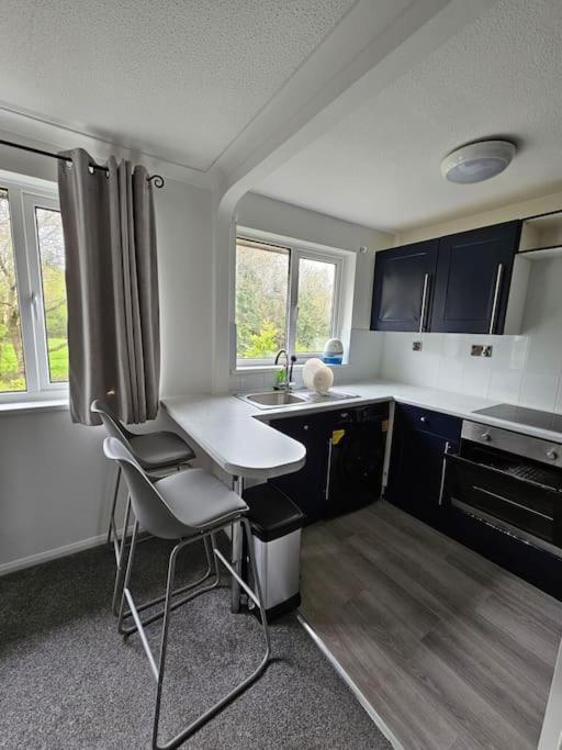 Entire Spacious Modern One Bedroom House Swindon Exterior foto