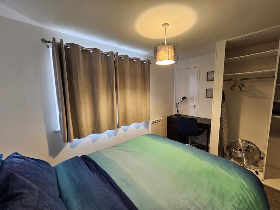 Entire Spacious Modern One Bedroom House Swindon Exterior foto